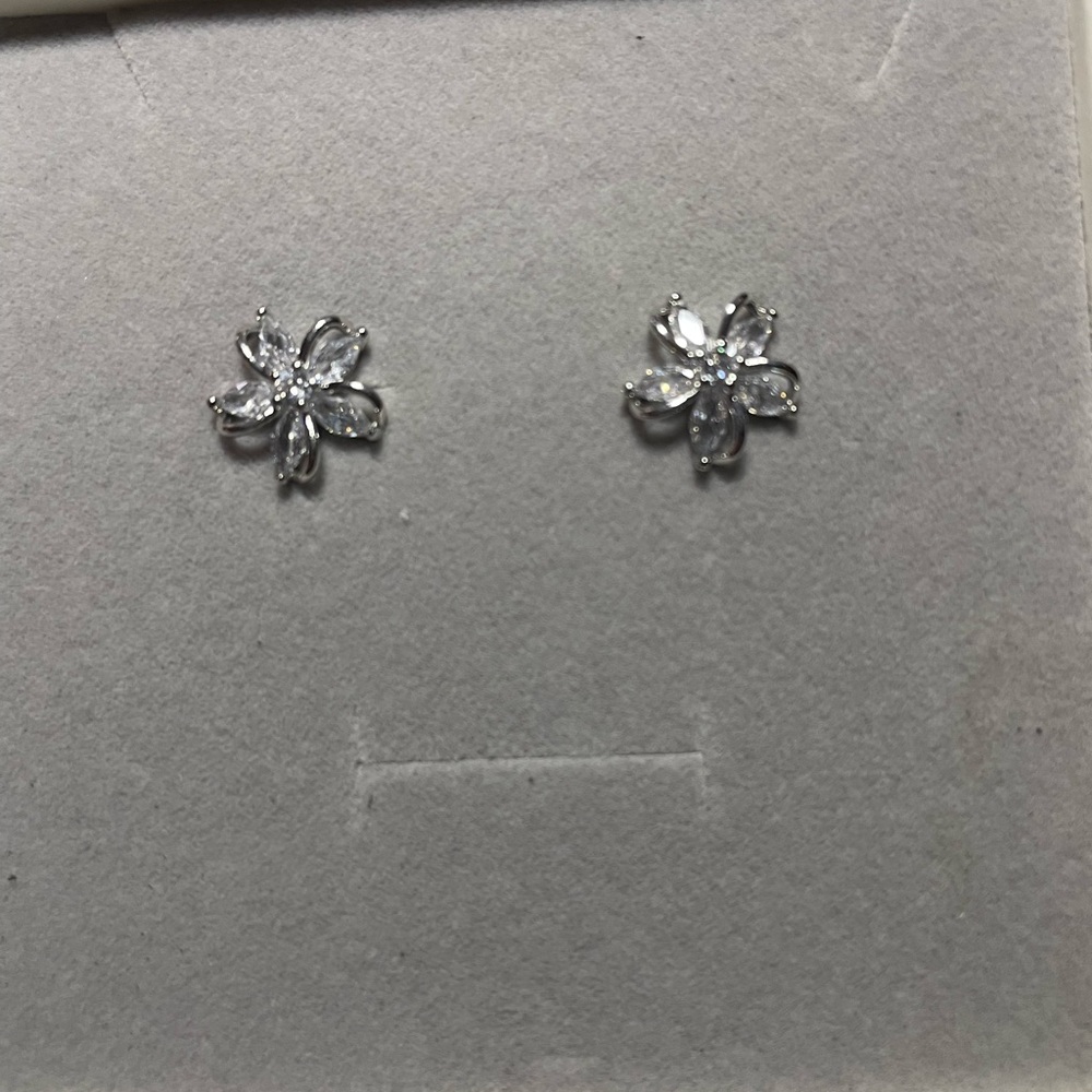 Elegant Silver Flower Stud Earrings, New, Gift Boxed